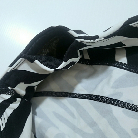 Nike Drifit HighRise Zebra Print Crop Leggings Workout Pants - Picture 6 of 6